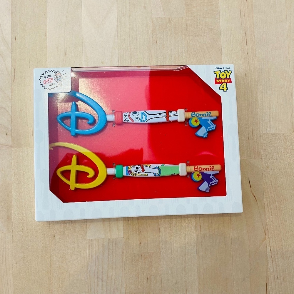 Disney Forky and Karen Beverly Collectible Key Set – Toy Story 4